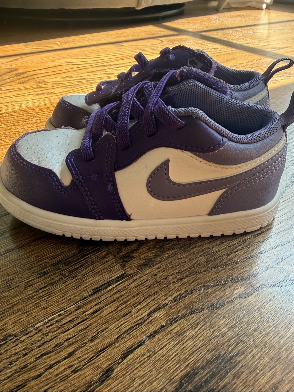 Nike Toddler Sneakers in Purple and White